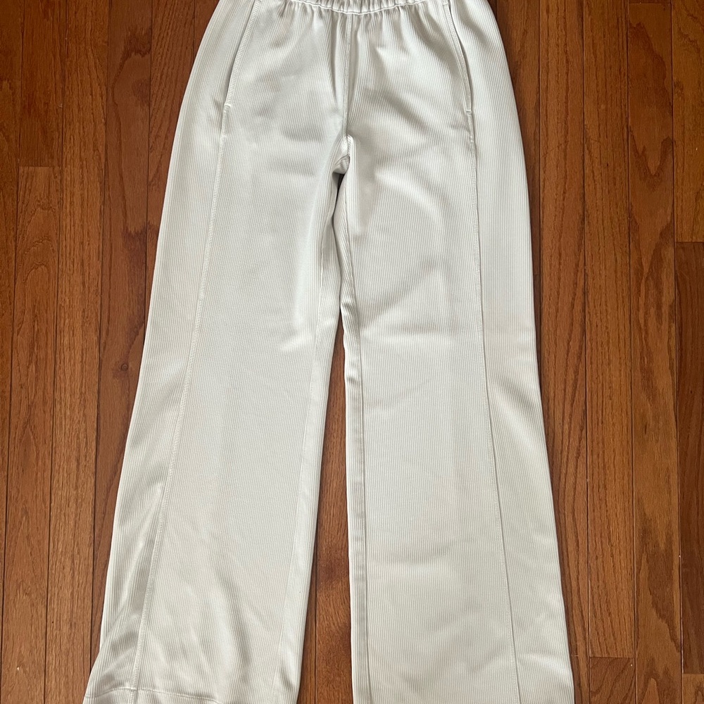 NWOT Lululemon Ribbed Softstream pants sz 4